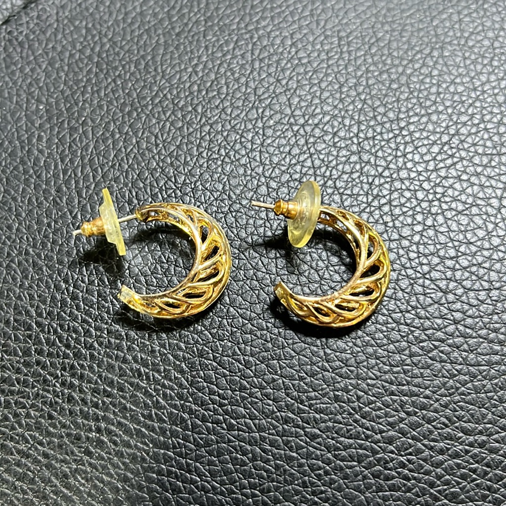 Beautiful Gold Hoop Earrings Price To Sell Quickly